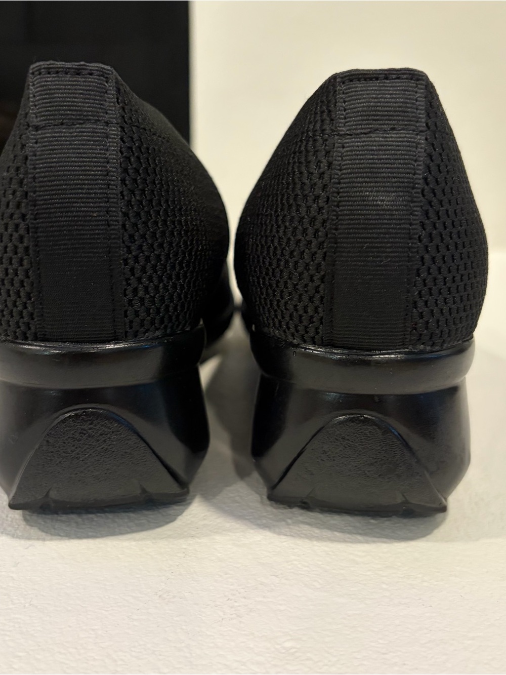 Charleston Black Cape Low Wedge Closed Toe Shoe Machine Washable 8.5 - See Note - Picture 6 of 8